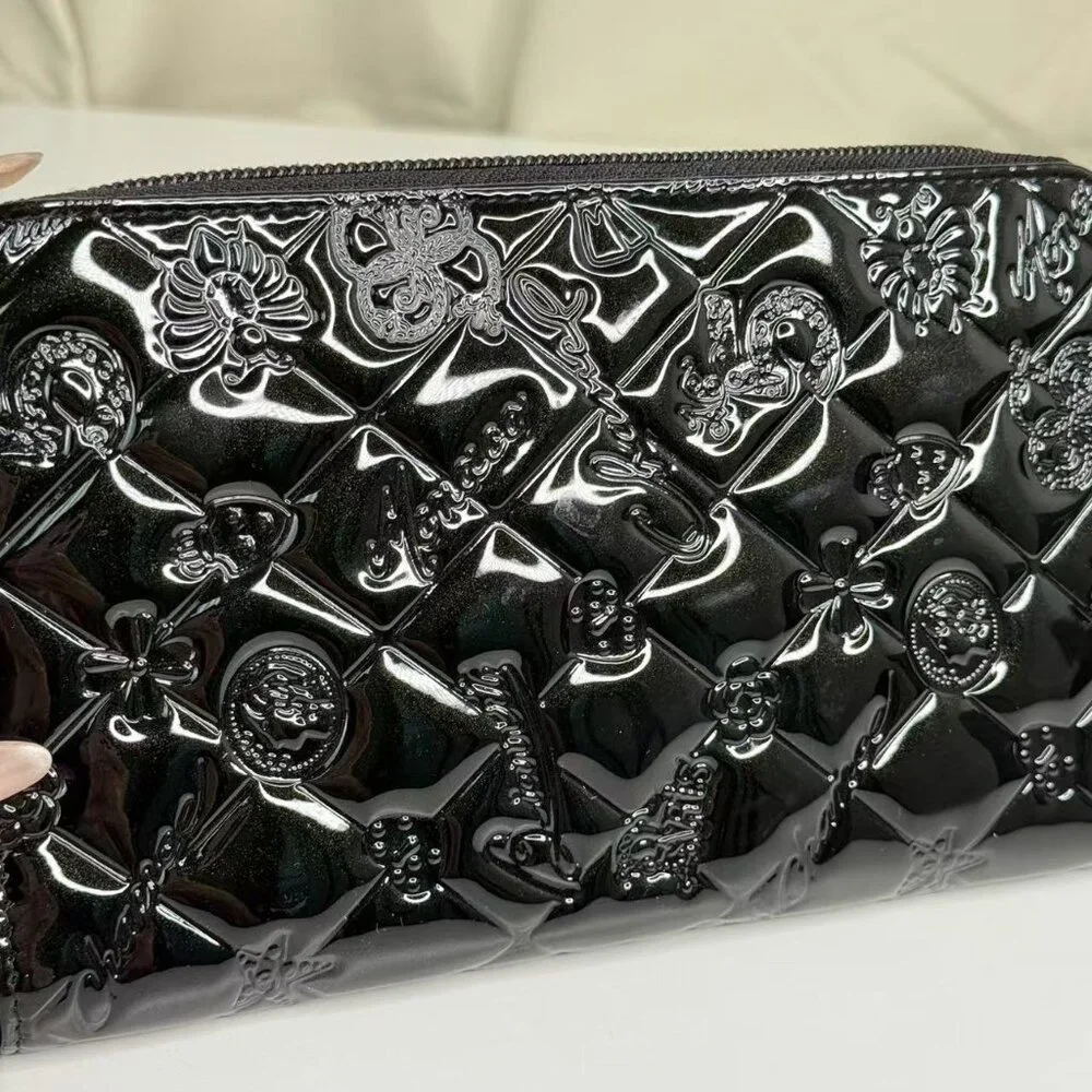 Chanel Black Large Wallet Elegant Design & Functional Features for Everyday Use